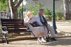 Starobní důchod přináši i finanční starosti